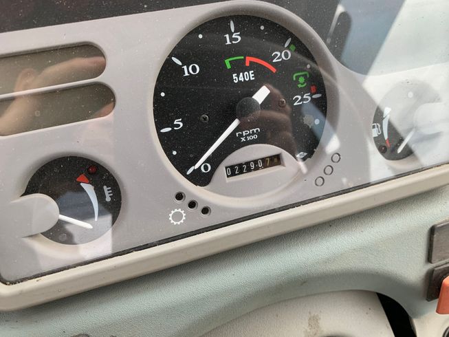 トラクター MF2210 写真４