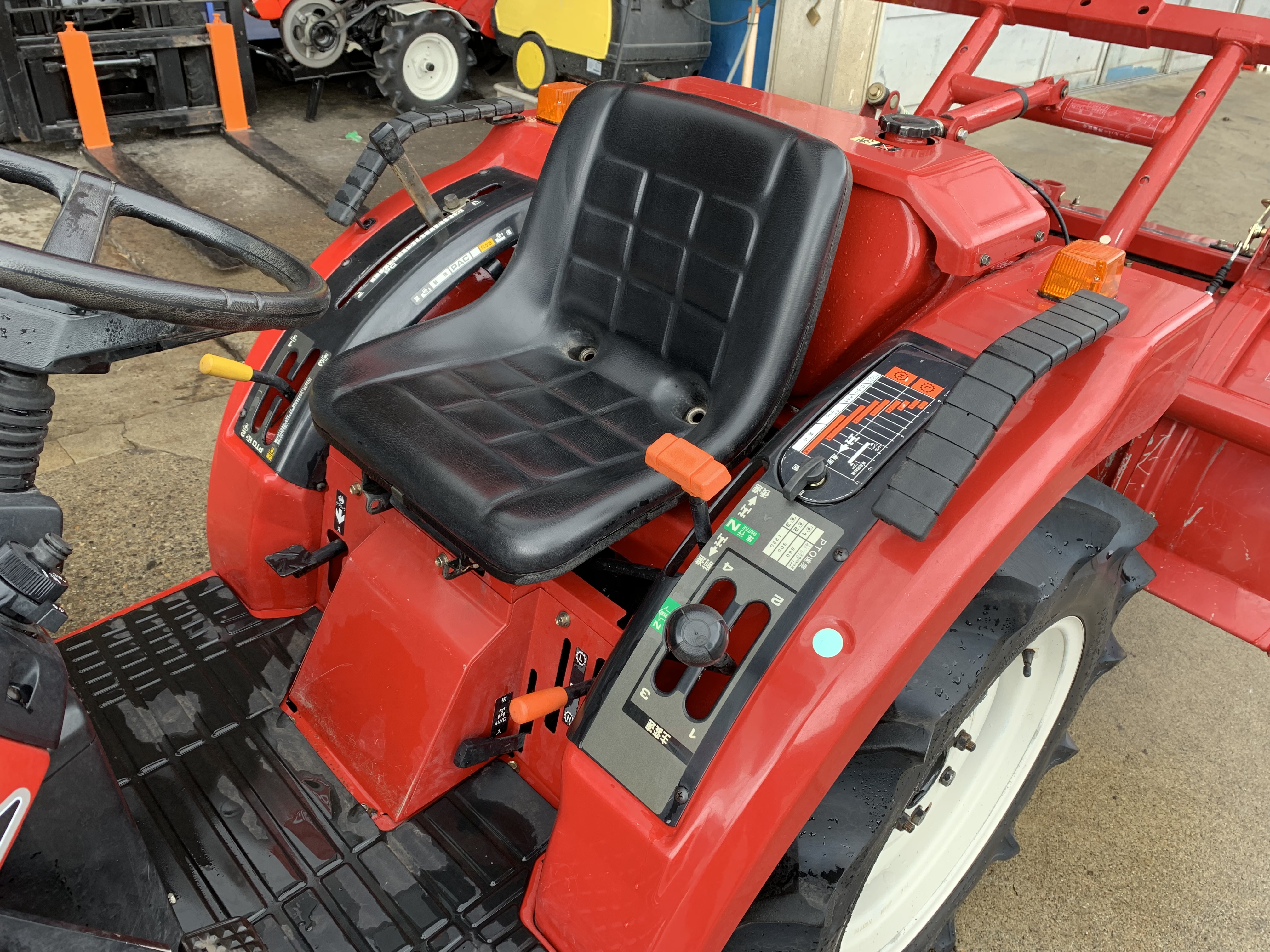 トラクター MT165 写真５