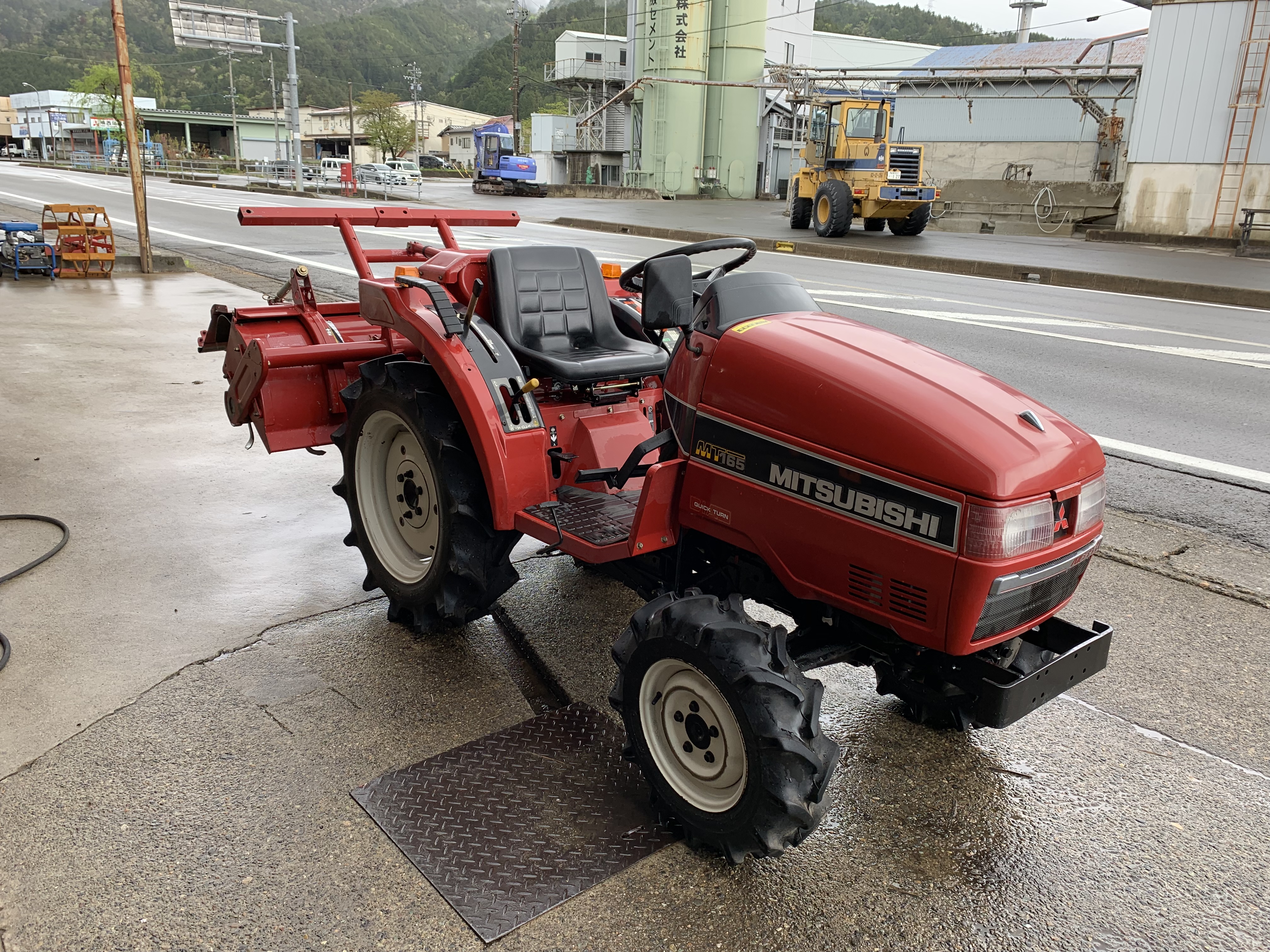 トラクター MT165 写真２