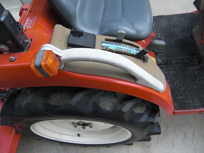 トラクター AF120VPUS4ME（20馬力） 写真５