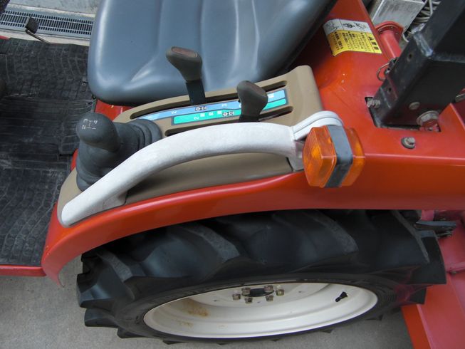 トラクター AF120VPUS4ME（20馬力） 写真６