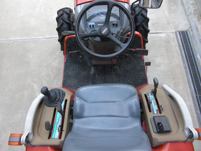 トラクター AF120VPUS4ME（20馬力） 写真３