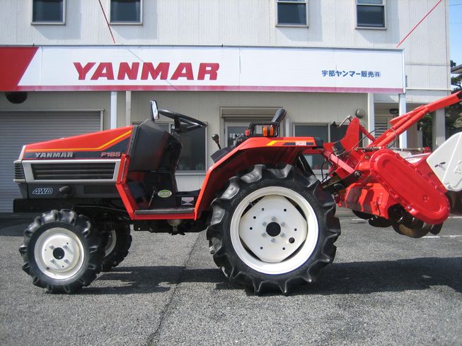 トラクター F165DAUS(16.5馬力） 写真２