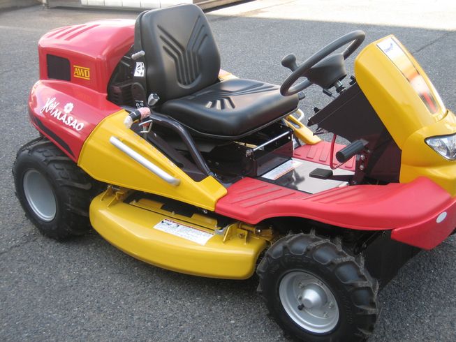 草刈機 CMX2202 YC(4輪駆動） 写真３