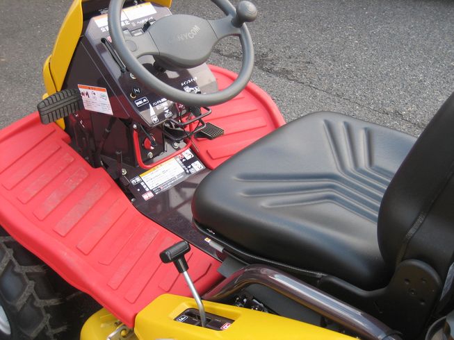 草刈機 CMX2202 YC(4輪駆動） 写真６
