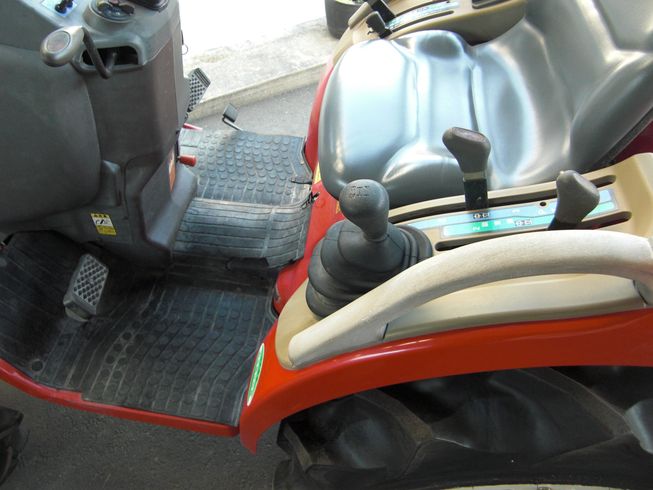 トラクター AF120VPUS4ME(20馬力) 写真５