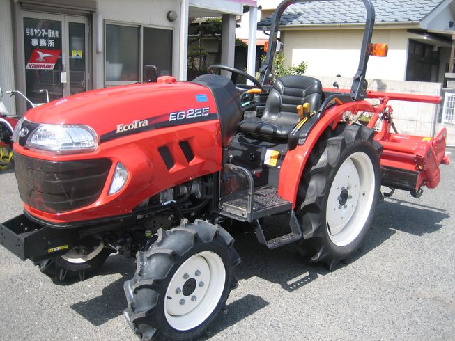 トラクター EG225VUS4G 25馬力 写真２
