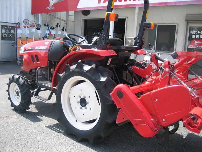 トラクター EG225VUS4G 25馬力 写真５