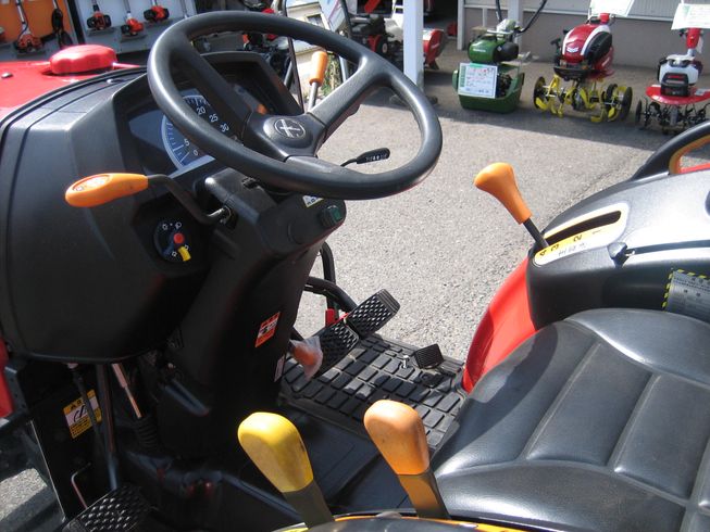 トラクター EG225VUS4G 25馬力 写真８