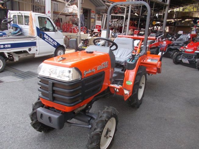 トラクター GB135MBP 写真２