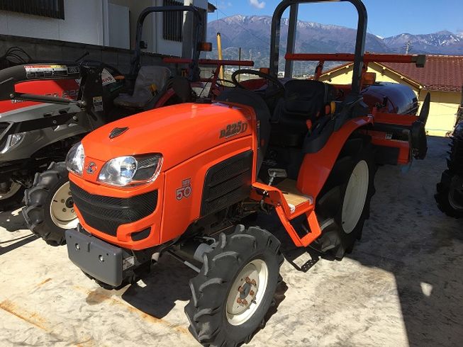 トラクター B225DMA 写真２