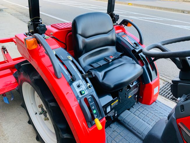 トラクター MTZ18 写真５