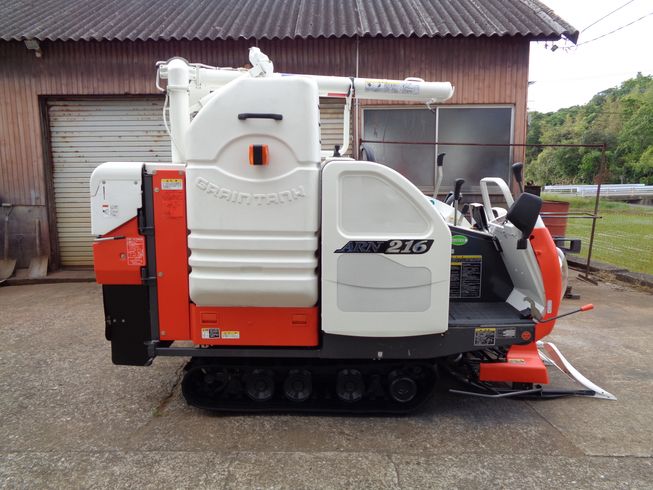 コンバイン ARN216GLW 写真４