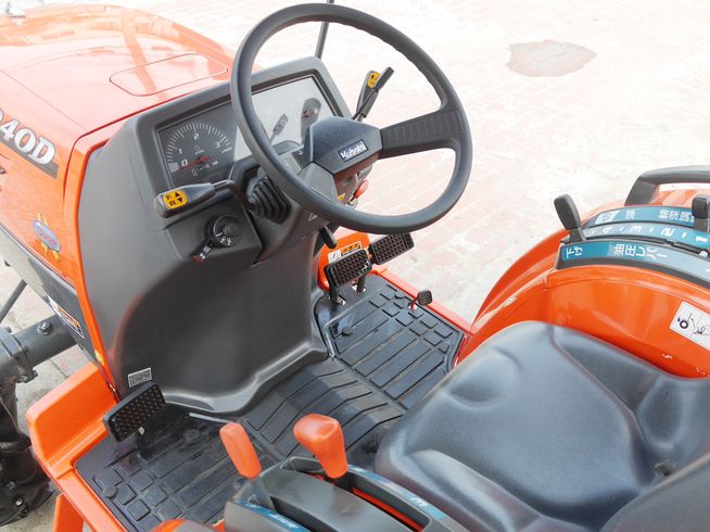 トラクター T240D 写真５