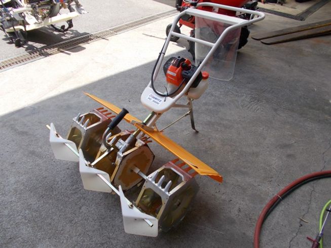 水田除草機 PC3000/3 写真２