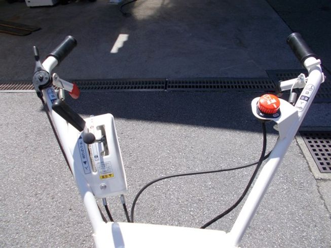 草刈機 HR402 写真５