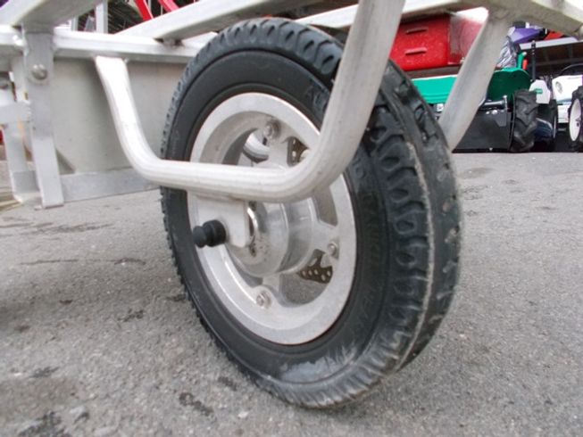 運搬機 電動猫吉3輪タイプ 写真７