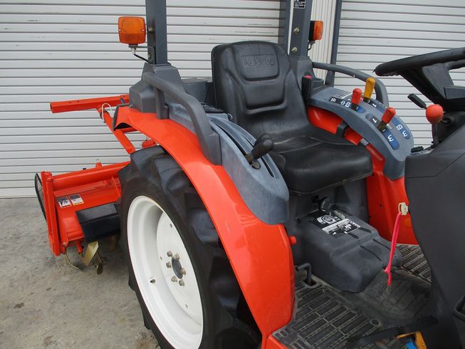 トラクター KB185 写真４