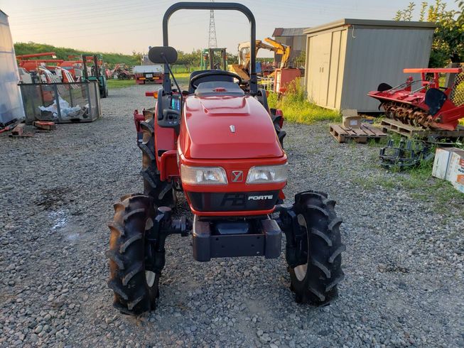 トラクター Ｆ－２５０ＶＵＰ 写真２