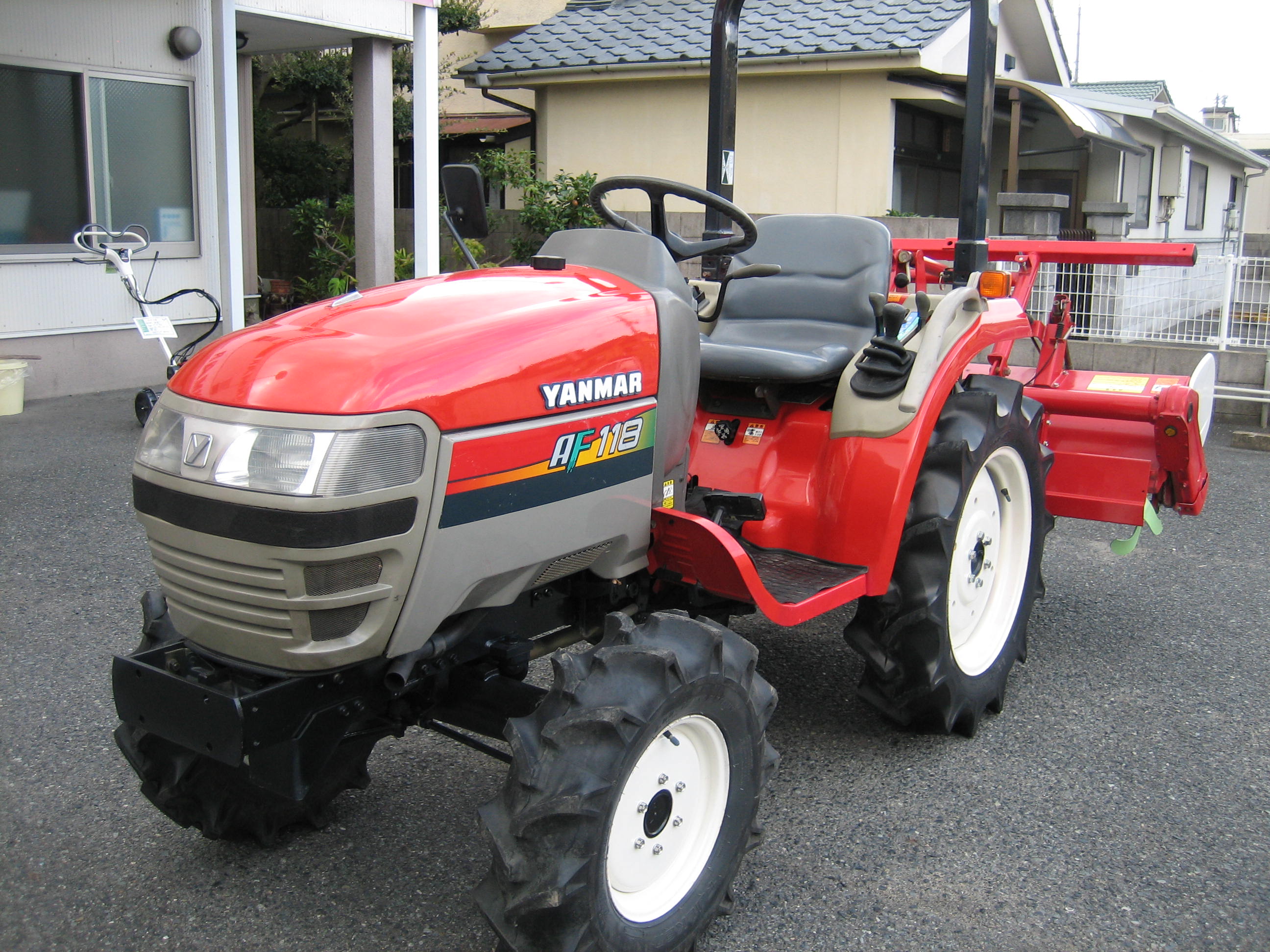 トラクター AF118VPUS4M 写真３
