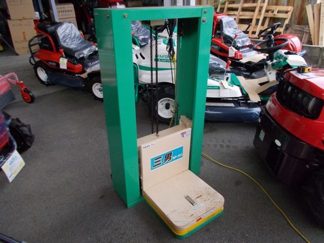 ホクエツ 米袋用昇降機 写真