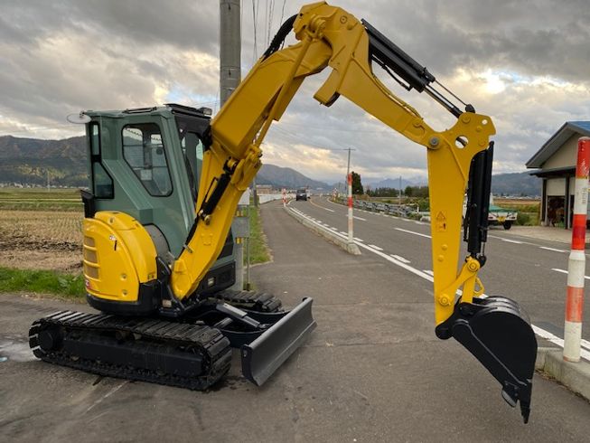 バックホー B3-6Σ 写真２