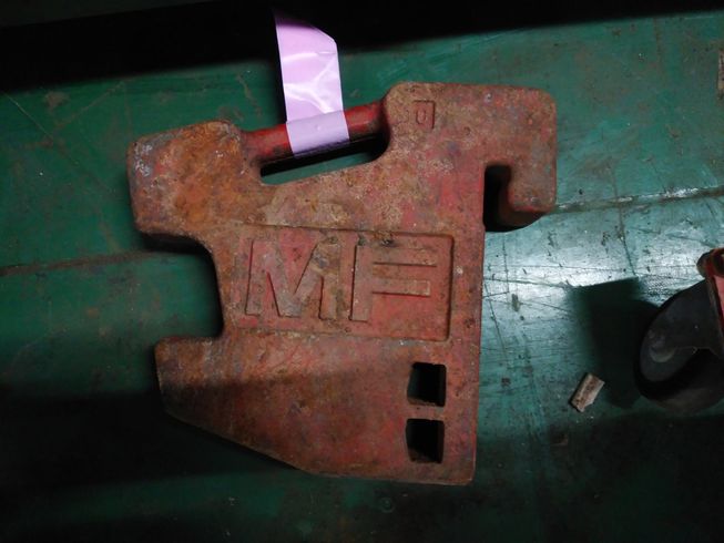 マッセイファーガソン フロントウェイト 写真