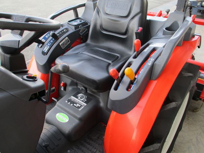 トラクター KB205 写真４