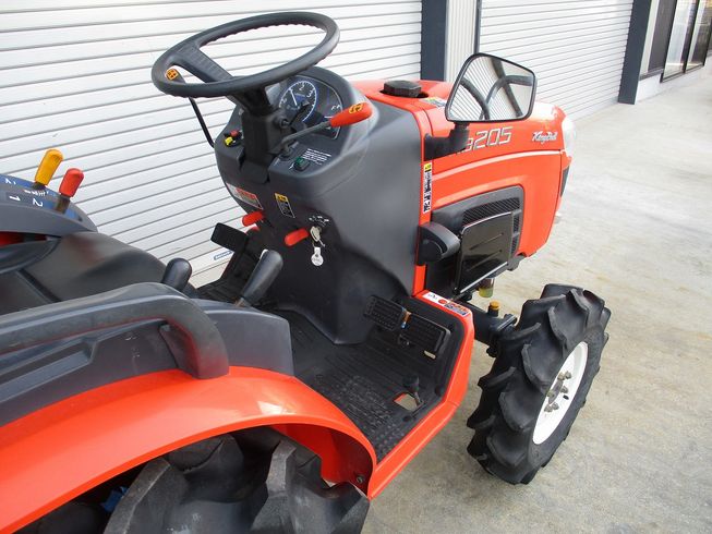 トラクター KB205 写真５