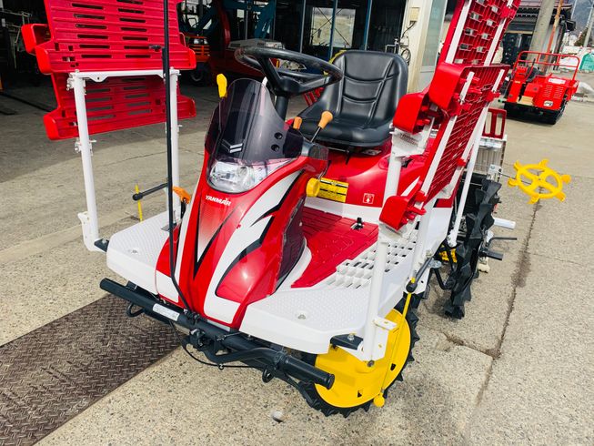 田植機 YR4J 写真３