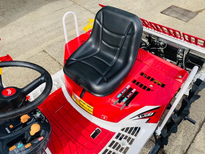 田植機 YR4J 写真８