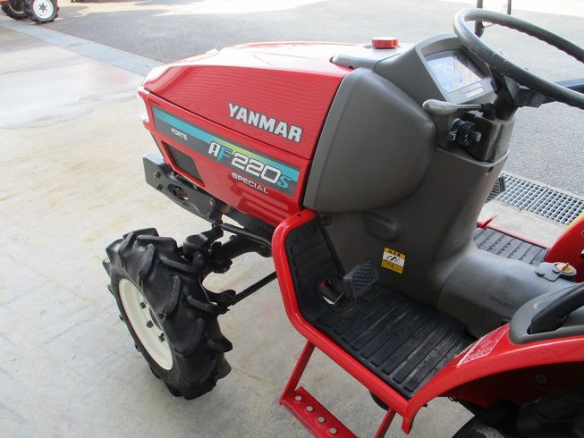 トラクター AF220S 写真２