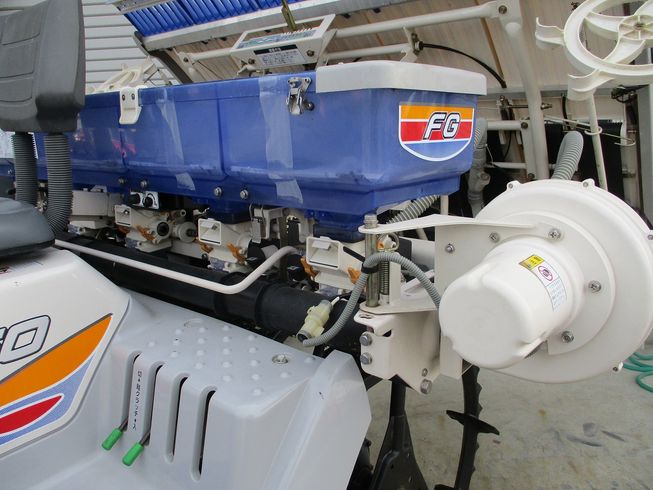 田植機 PZ50HVRLF 写真３