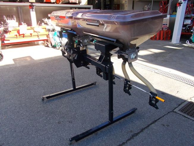 散布機 CS130R 写真２