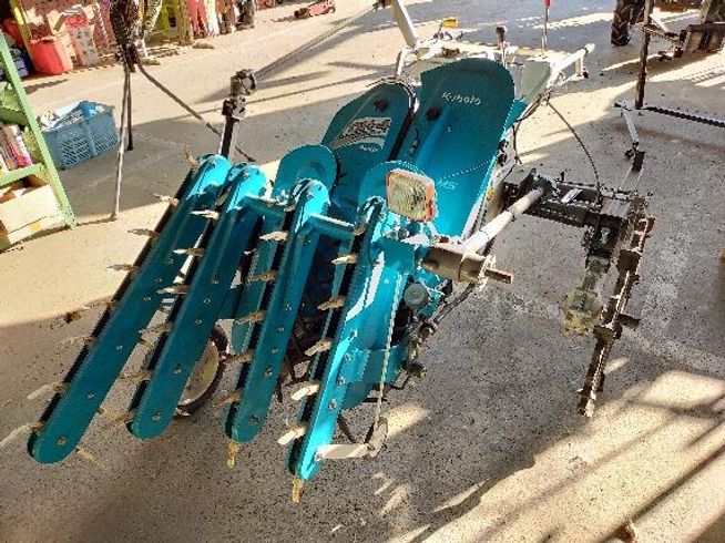 クボタ ハーベスター 写真