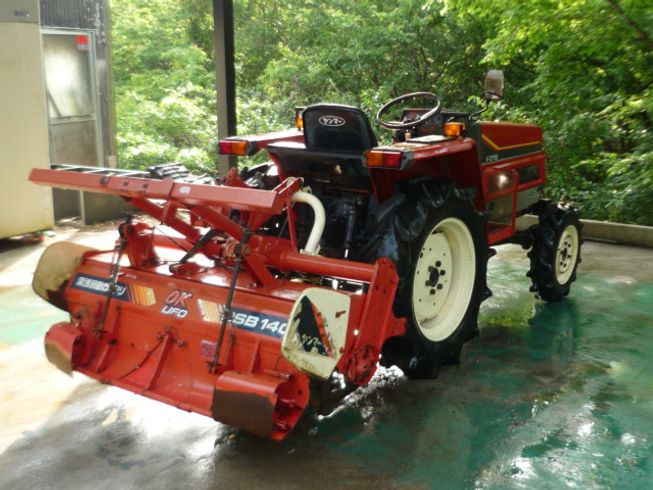 トラクター F215D 写真３