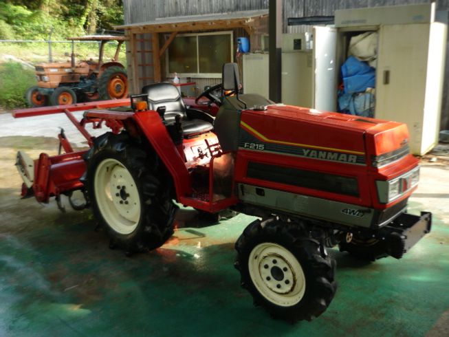トラクター F215D 写真４