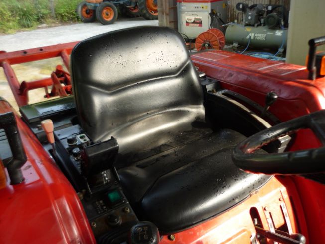 トラクター F215D 写真５