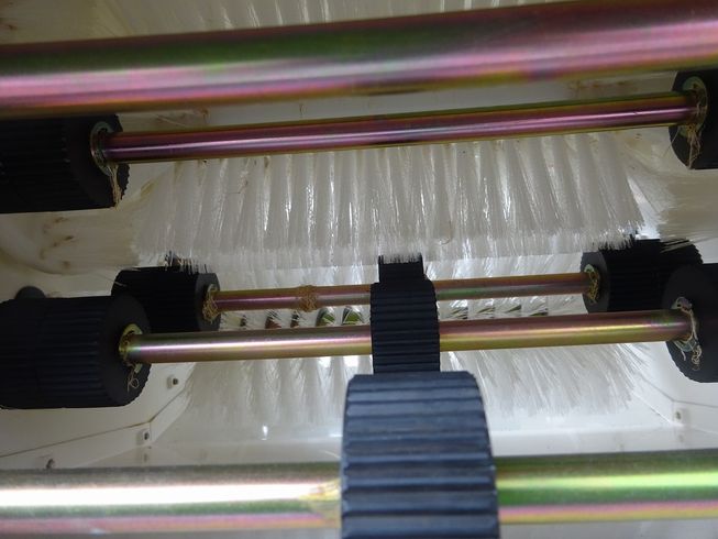 育苗箱洗浄機 HNW-300 写真７