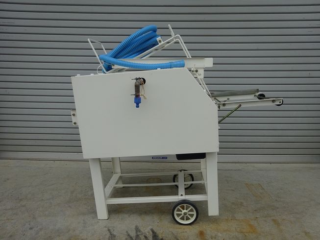 育苗箱洗浄機 HNW-300 写真２