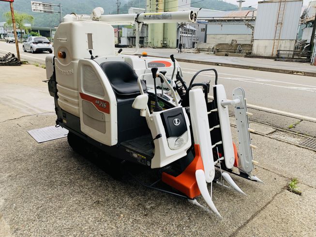 コンバイン AR216-GLW 写真２