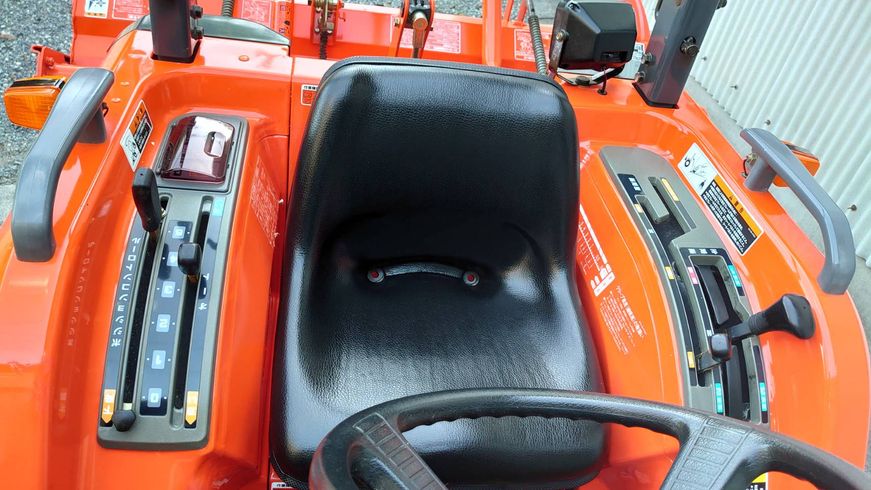 トラクター T240 写真３