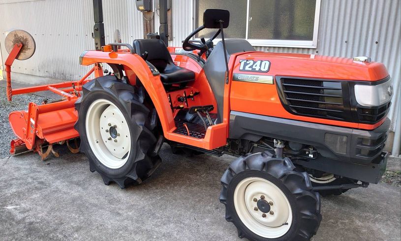 トラクター T240 写真２