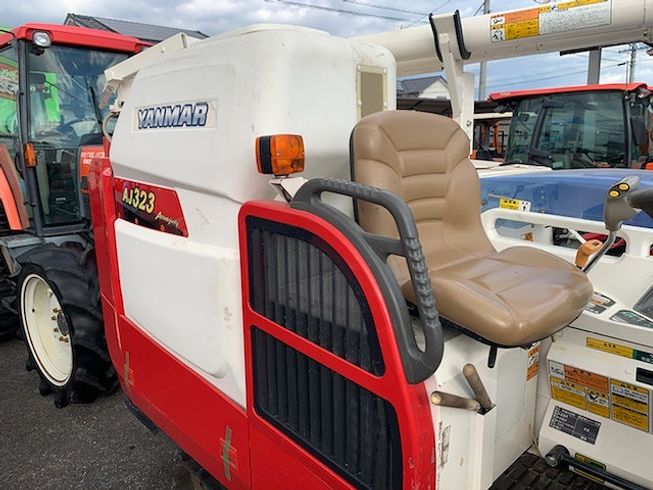 コンバイン AJ323 写真５