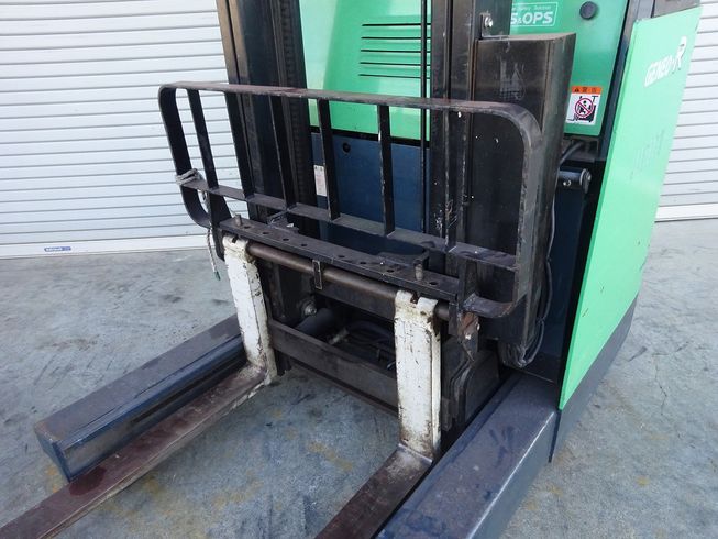 フォークリフト ７FBR15 写真４