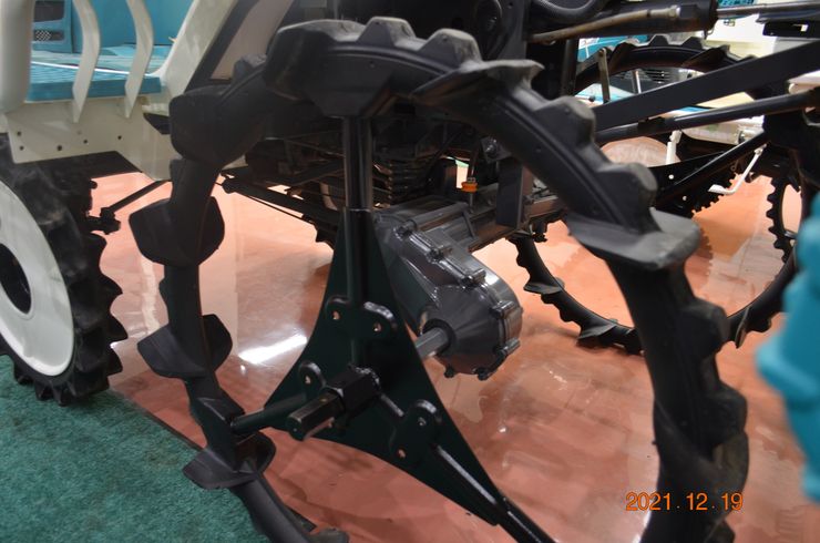 田植機 ZP67-T5R箱まきちゃん/こまきちゃん装備 写真５