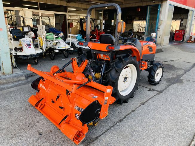 トラクター T240D 写真５