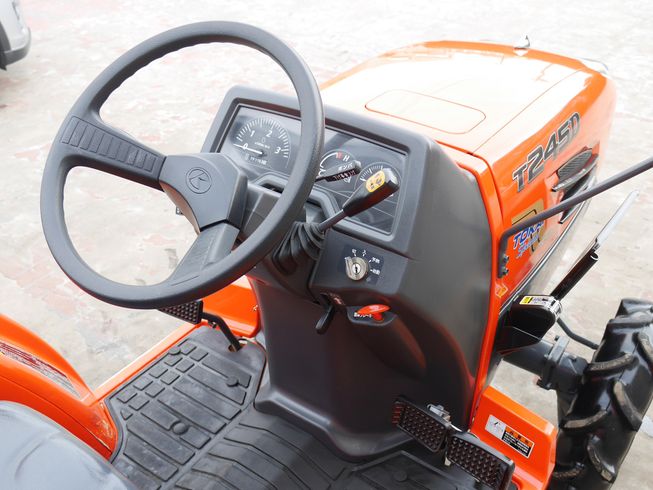 トラクター T245D 写真５