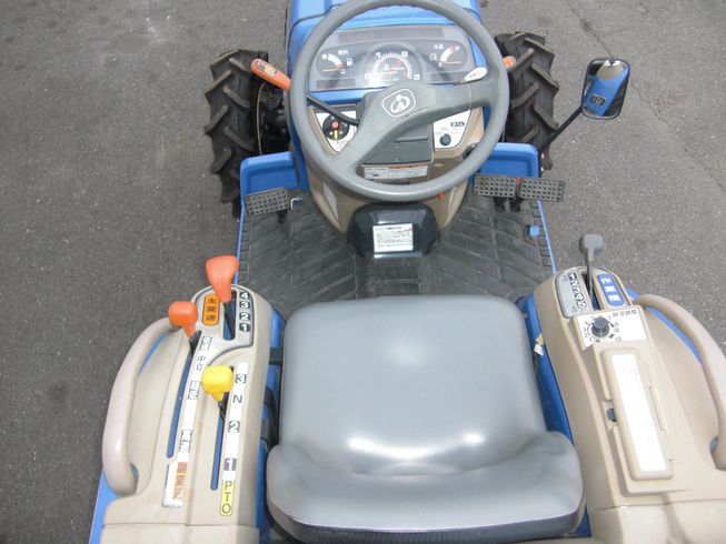 トラクター TH233-B　A14VD 写真３