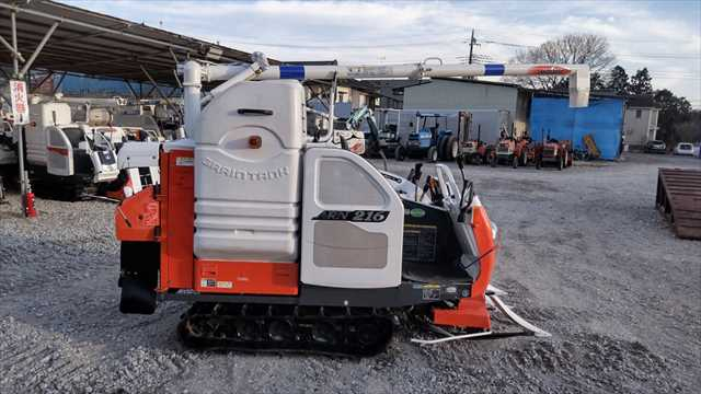 コンバイン ARN216 写真２